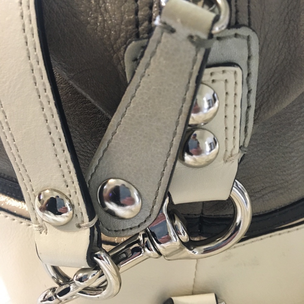 Coach Leather Purse - Excellent condition. - Picture 13 of 16